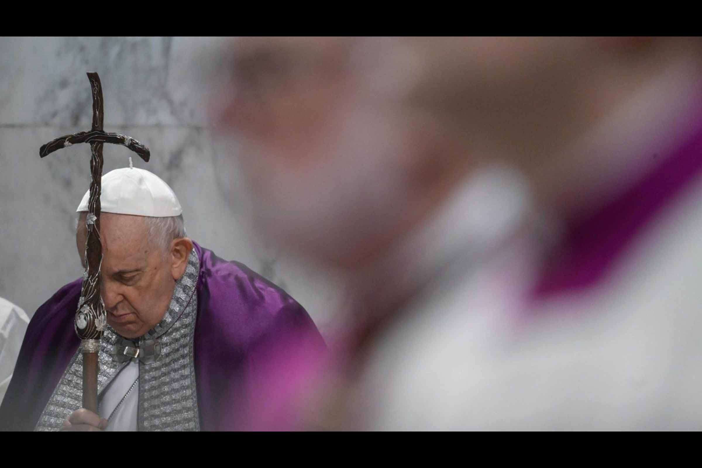Papa Francisco celebra missa de Quarta-feira de Cinzas; “Toda a presunção de autossuficiência é falsa e idolatrar o eu é opção destrutiva, fecha-nos na jaula da solidão”, diz