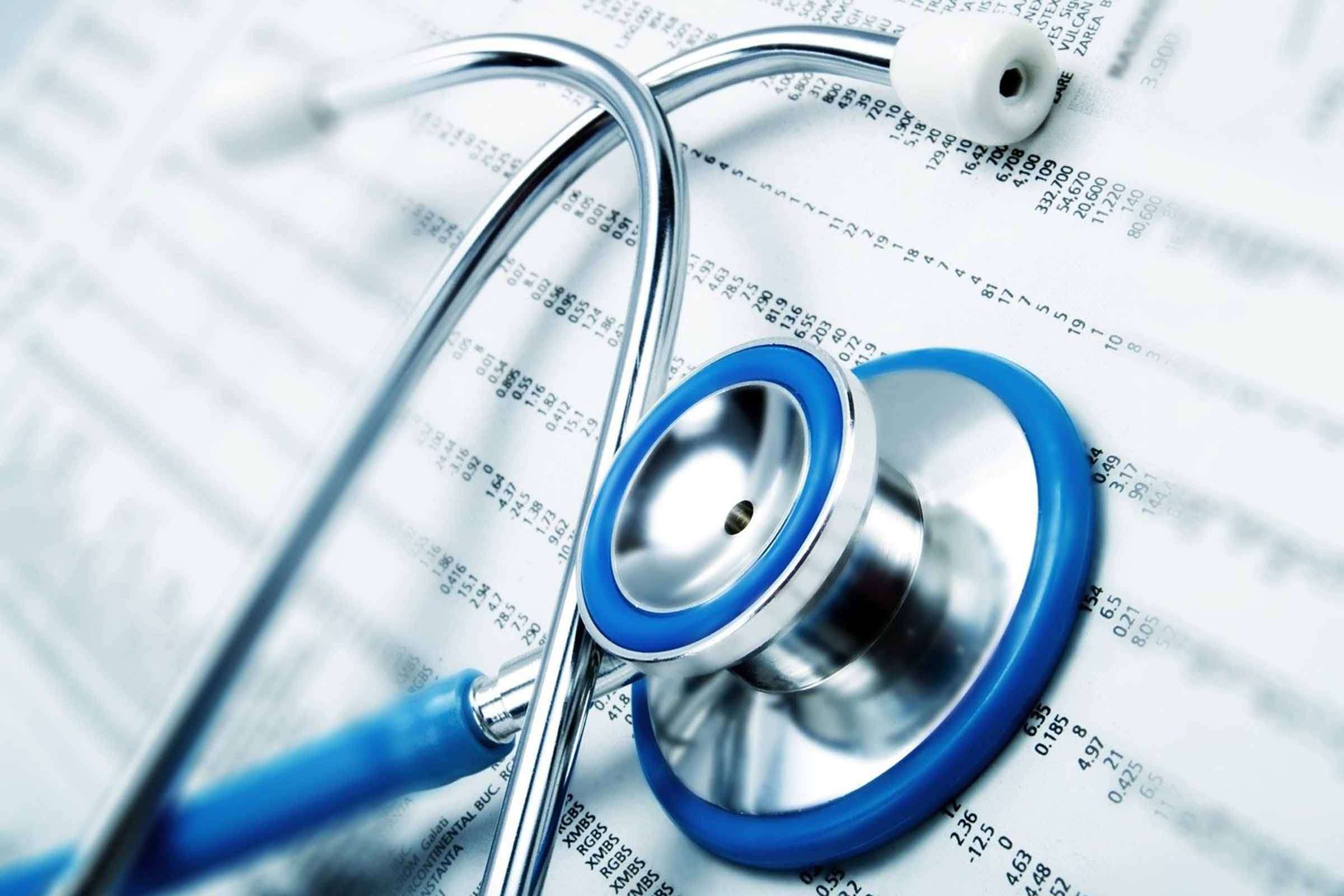 99% dos médicos brasileiros deram orientação médica a amigos, aponta pesquisa