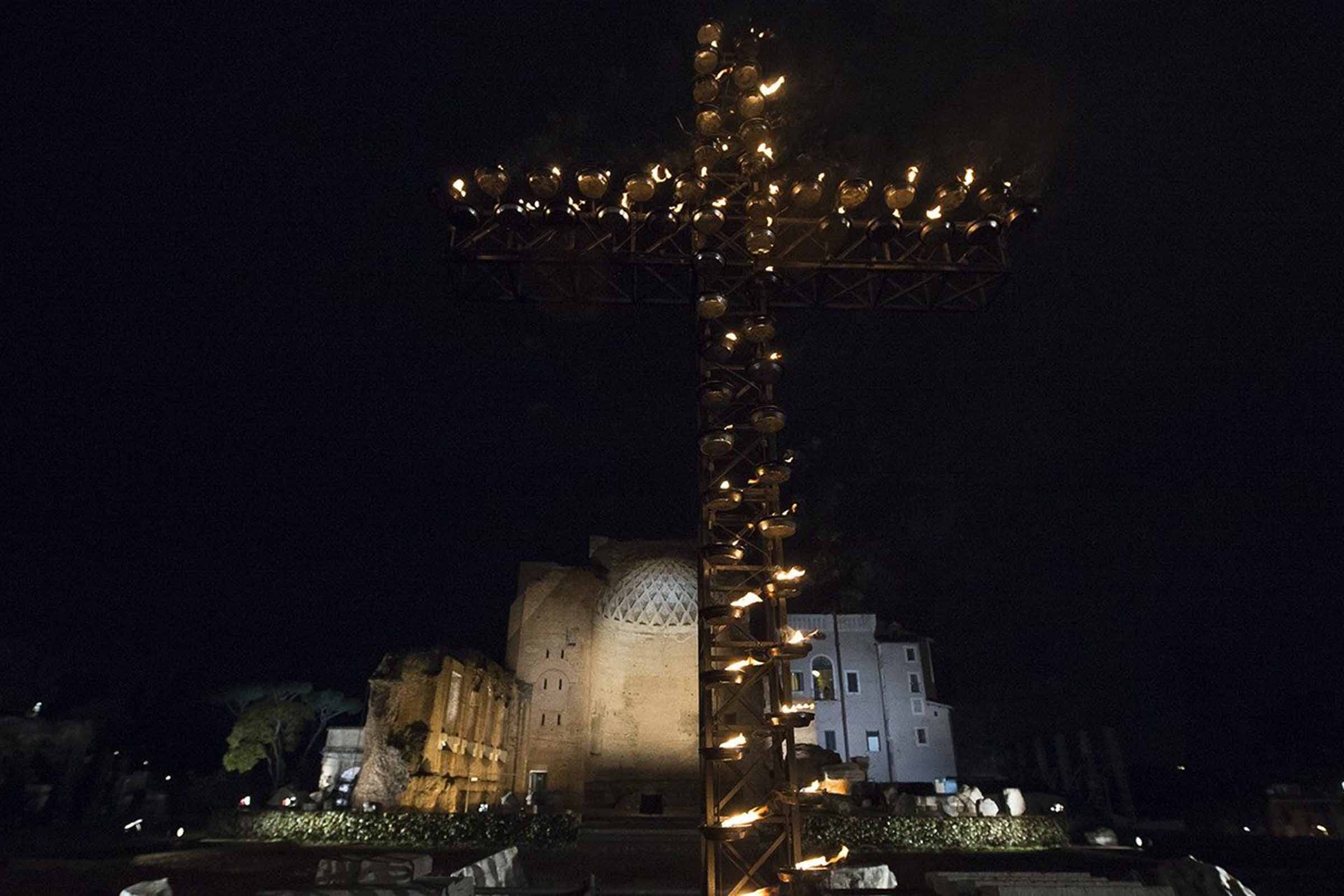 Via-Sacra no Coliseu: Vozes de paz dos territórios feridos pela guerra