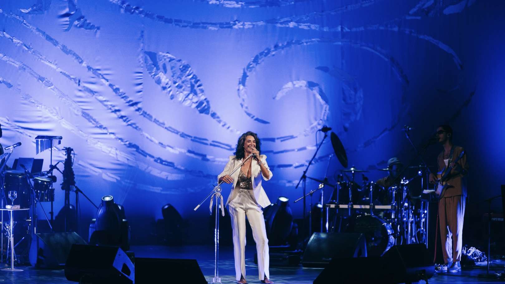 Simone traz para Salvador turnê que celebra 50 anos de carreira