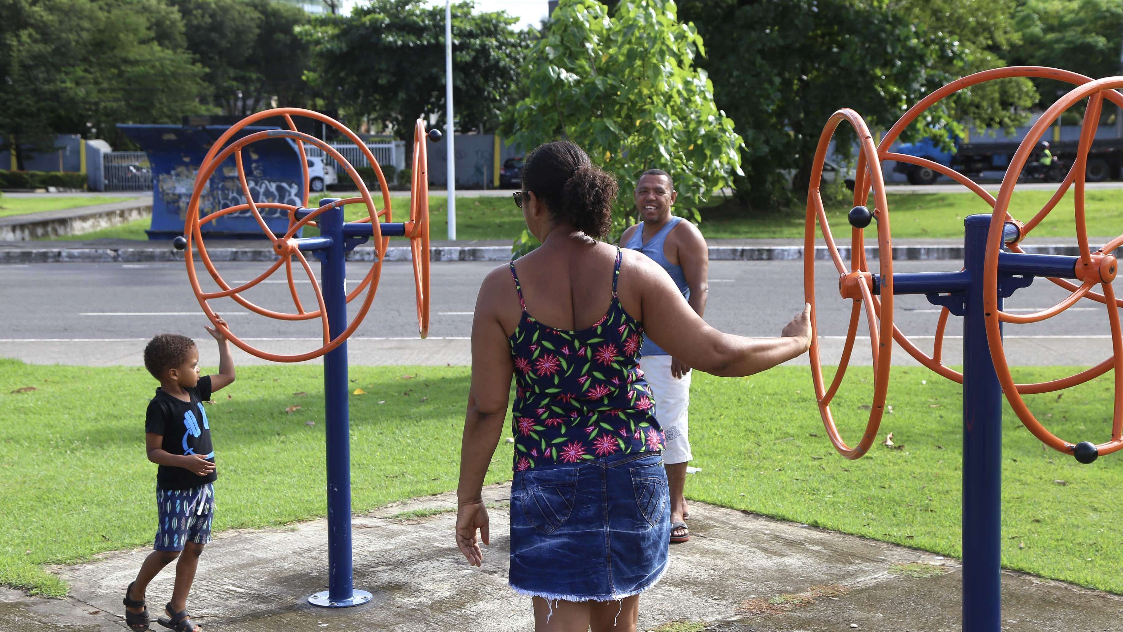 Academia ao ar livre é opção de atividade física para população de Salvador