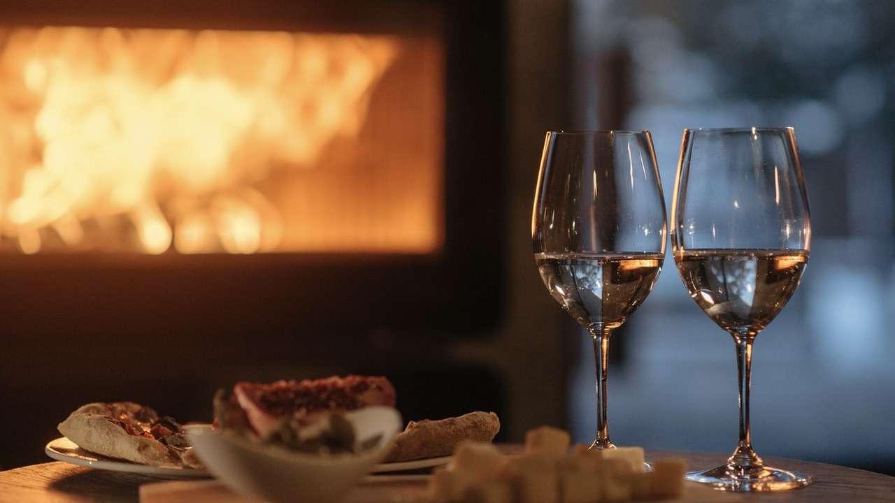 Quando se fala em bebidas alcoólicas e inverno, o vinho acaba sendo quase que uma unanimidade.