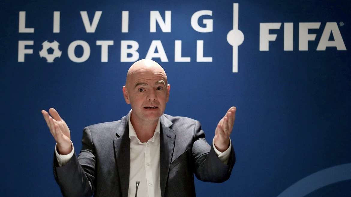 O presidente da Fifa enfatiza que futebol feminino e considera inaceitável a falta de esportes em que as mulheres possam competir em igualdade de condições com os homens. Para ele, o futebol feminino é uma oportunidade única de promover a igualdade de gênero e demonstrar a qualidade e o valor da modalidade praticada por mulheres.