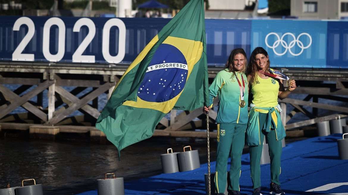Martine Grael e Kahena Kunze conquistam a prata em evento-teste para Paris 2024