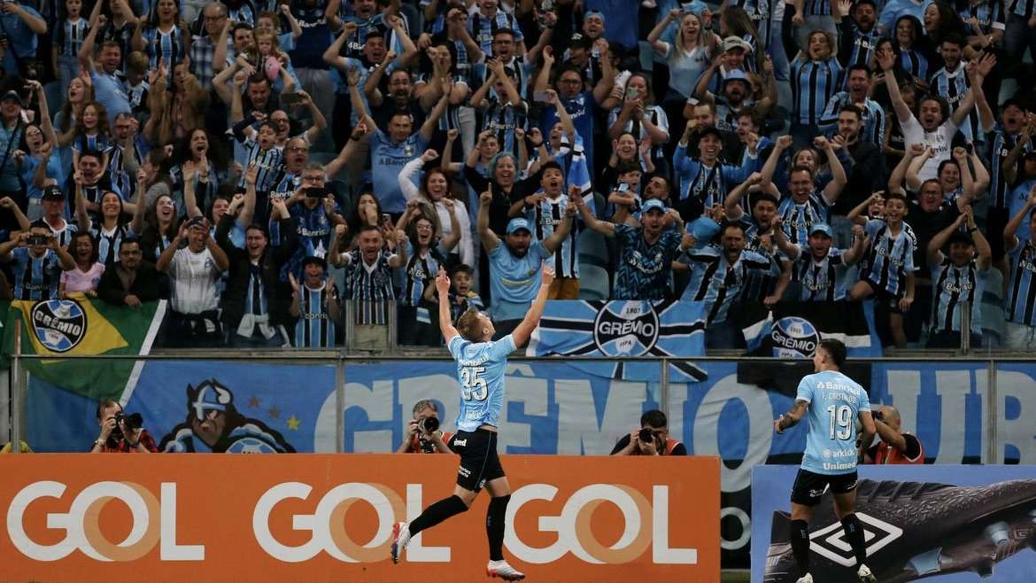 Grêmio vence com gol de estreante e assume 2ª posição no Brasileirão; Flamengo empata com América-MG no Maracanã