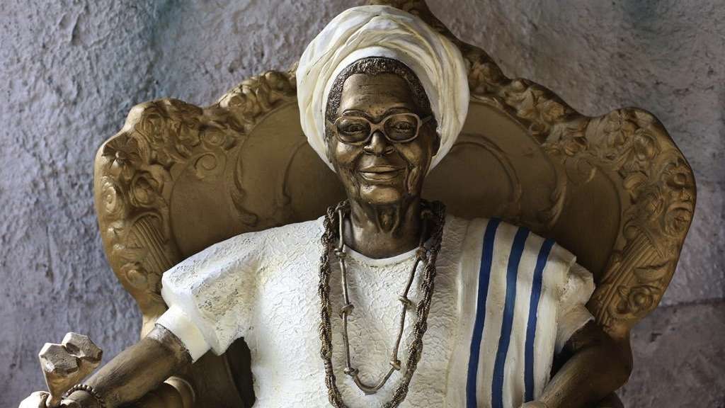 Prefeitura de Salvador reinaugura estátua de Mãe Stella de Oxóssi e celebra legado espiritual e cultural