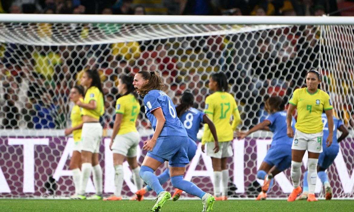 França derrota Brasil por 2 a 1 e assume liderança no Grupo F do Mundial Feminino