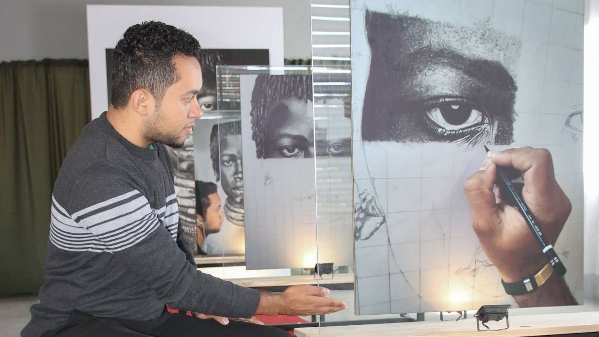 Exposição "Cultura e suas peculiaridades" de Eduardo Carvalho Celebra Ancestralidade Africana em Salvador.