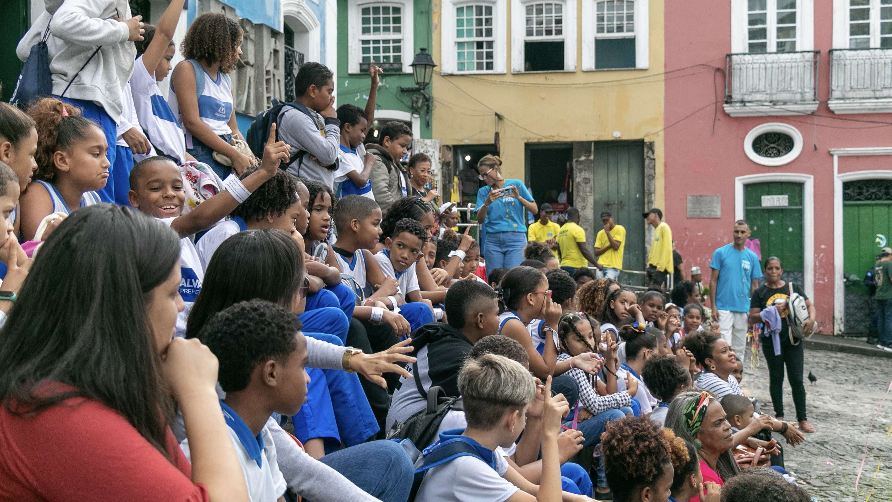 Inspirando o Futuro através das Palavras: "Uma Quarta de FreePelô" Cultiva o Amor pela Leitura entre os Jovens.