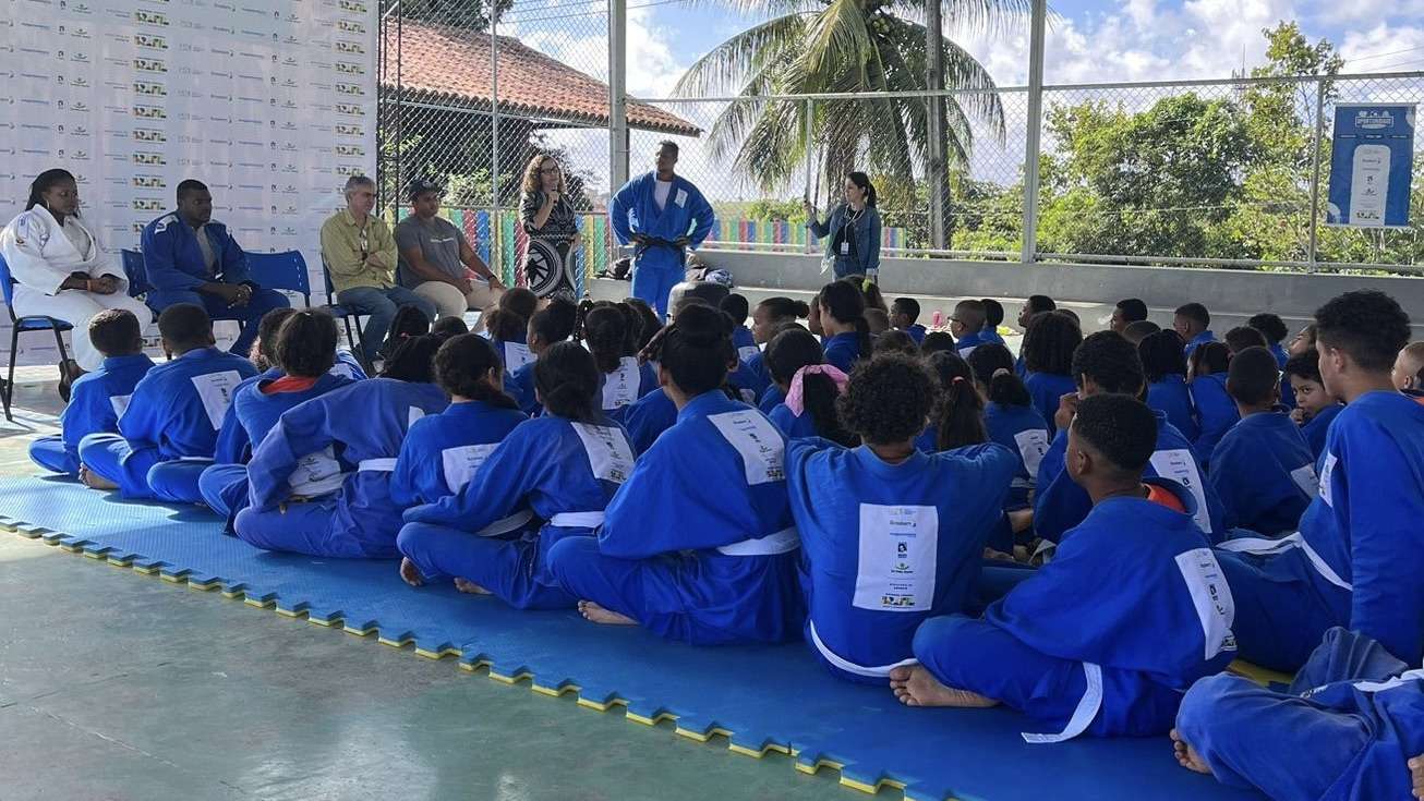 Alunos do Oportunidade Através do Esporte têm aula especial com atletas de judô