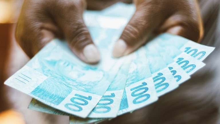 Lei Sancionada: Reajuste do Salário Mínimo e Ampliação da Faixa de Isenção do Imposto de Renda.
