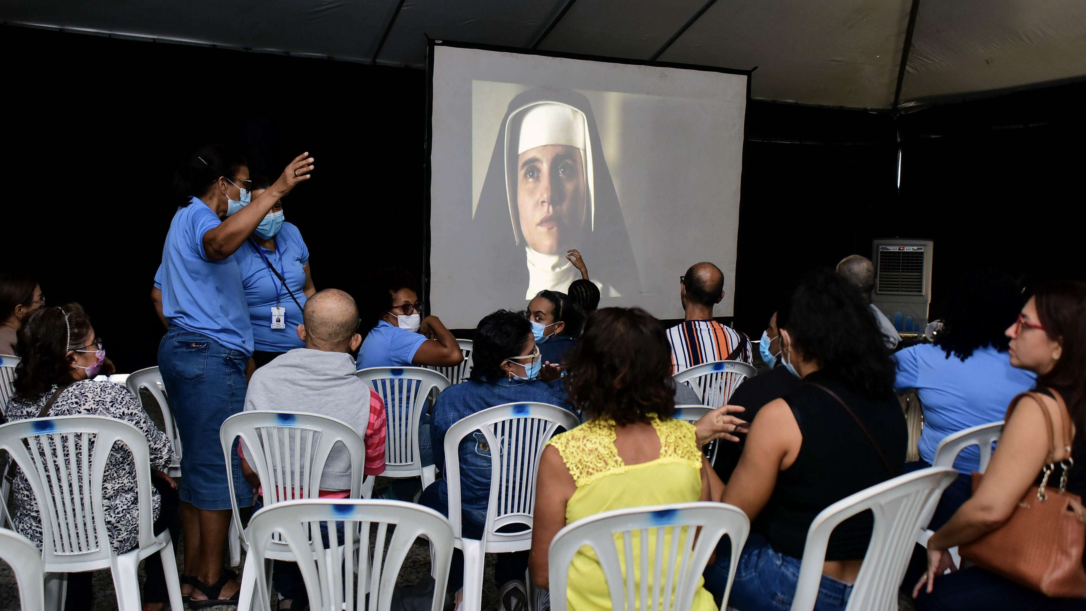 Salvador: Cine Dulce Atrai Multidão em Homenagem a Santa Dulce dos Pobres no Largo de Roma