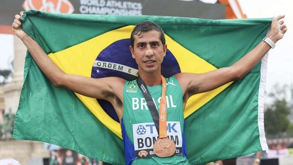 Atleta Brasileiro Conquista Bronze na Marcha Atlética e Clama por Reconhecimento