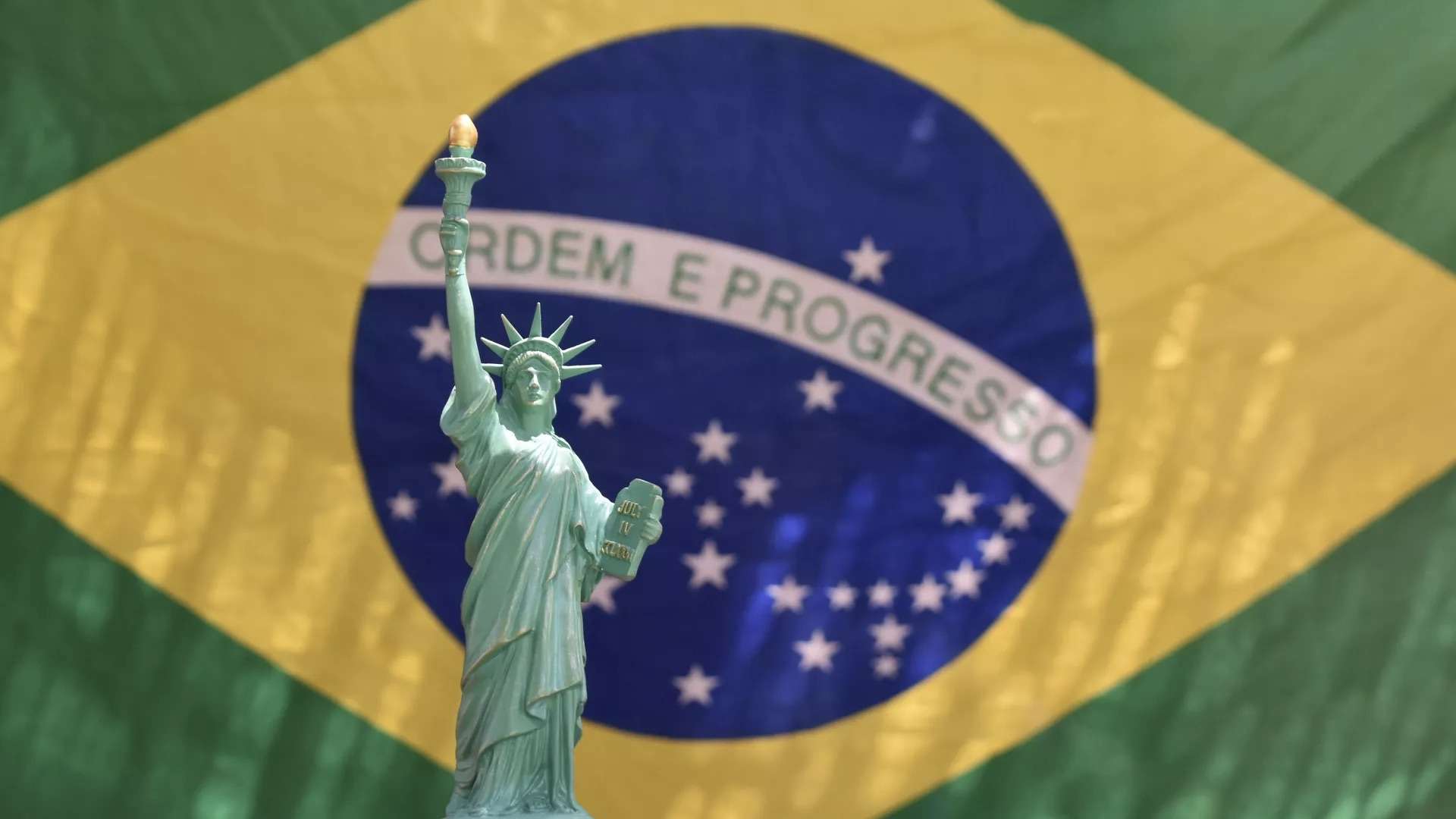 Brasil Explora Alternativas para Romper com o Dólar e Reduzir Dependência dos EUA, Afirma Analista