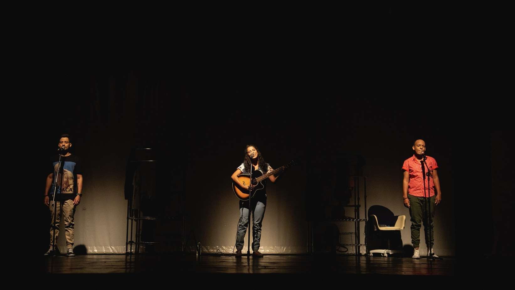 “Teatral ‘Músicas Para Amar Demais’ Encanta Salvador com Reflexões e Canções”