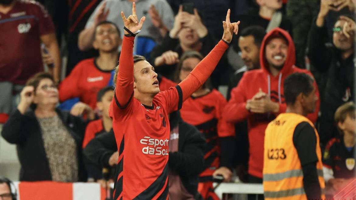 Athletico-PR vence Cuiabá e assume a 6ª posição no Brasileirão