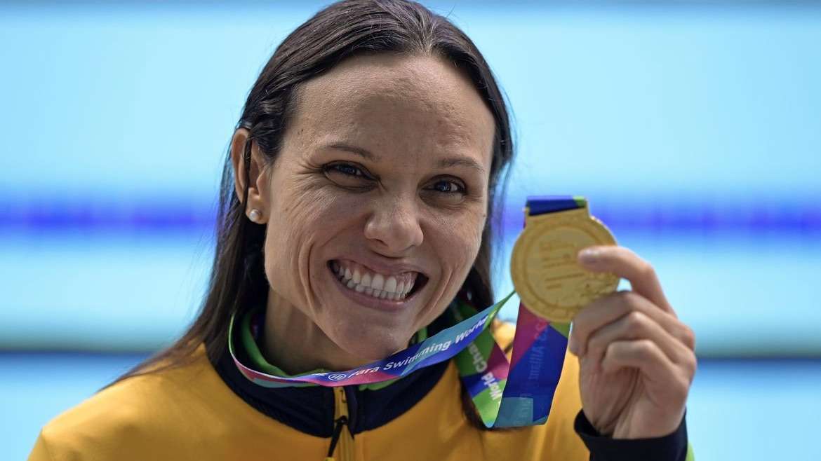 Carol Santiago e Cecília Araújo Brilham com Medalhas de Ouro no Mundial de Natação Paralímpica em Manchester