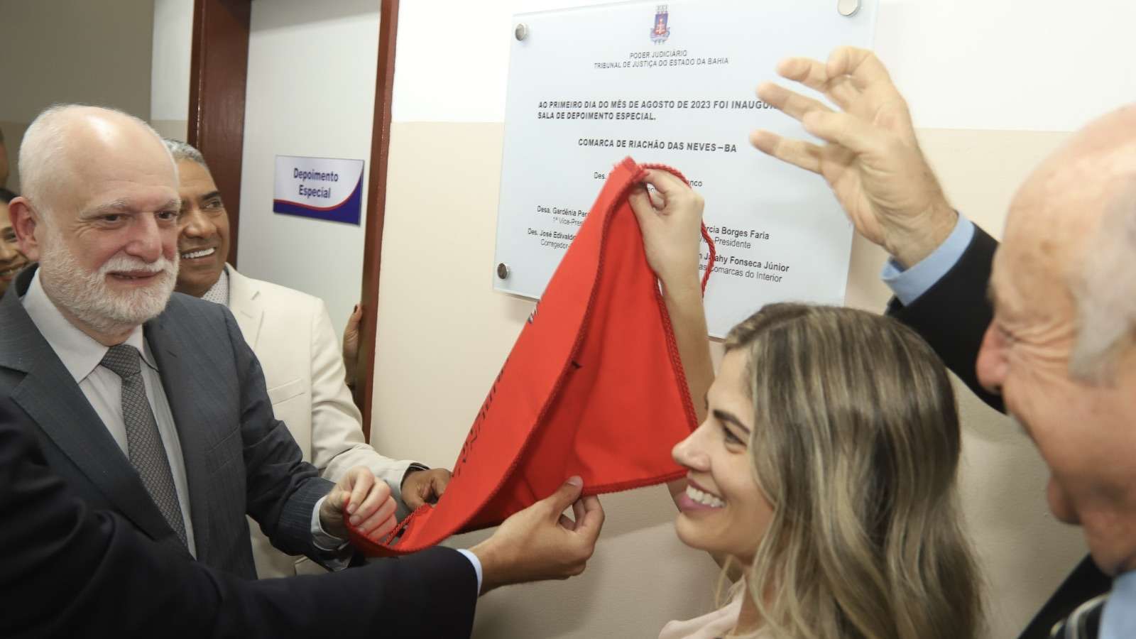 Presidente do TJBA reinaugura Fórum da Comarca de Riachão das Neves e instala Sala Passiva e Sala de Depoimento Especial