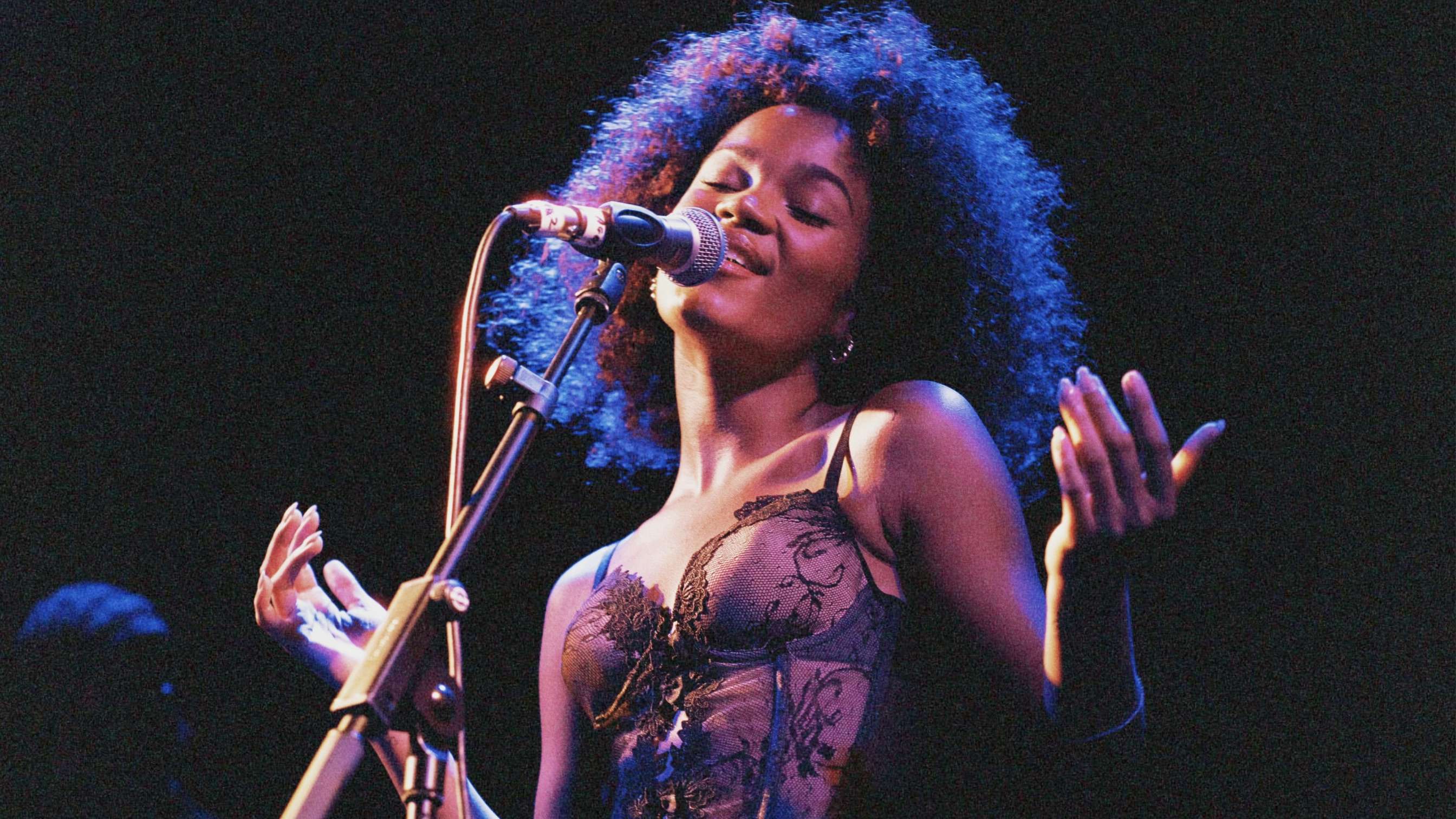 Agnes Nunes, sensação da MPB, anuncia show imperdível em Salvador para 2023