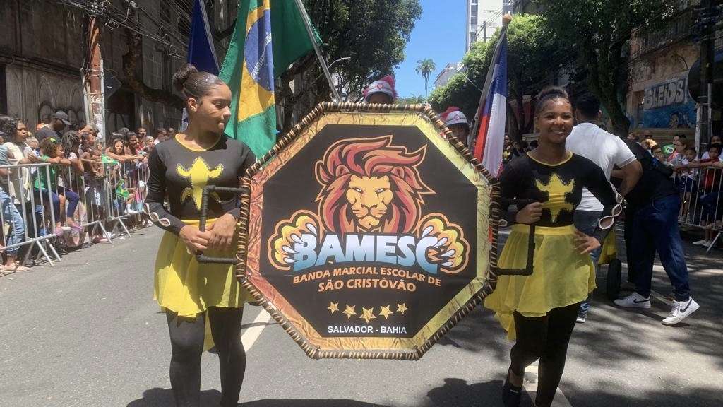 Fanfarras escolares da Bahia brilham no desfile cívico de 7 de Setembro