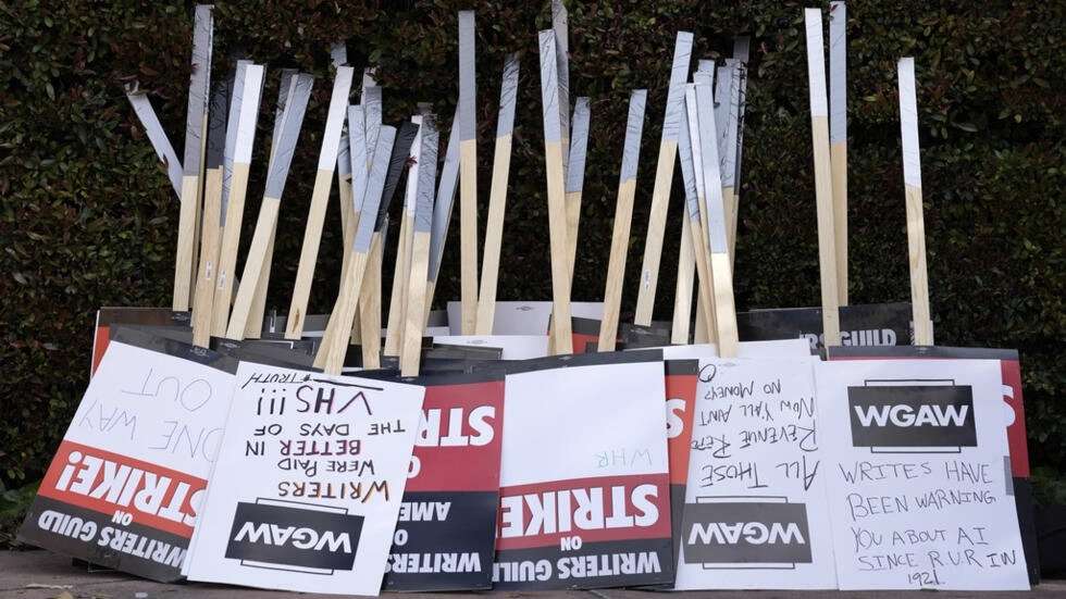 Roteiristas de Hollywood anunciam acordo que pode encerrar greve que começou há meses