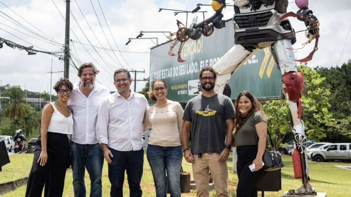 Monstro do trânsito na Av. Paralela é criação de agência baiana de propaganda.
