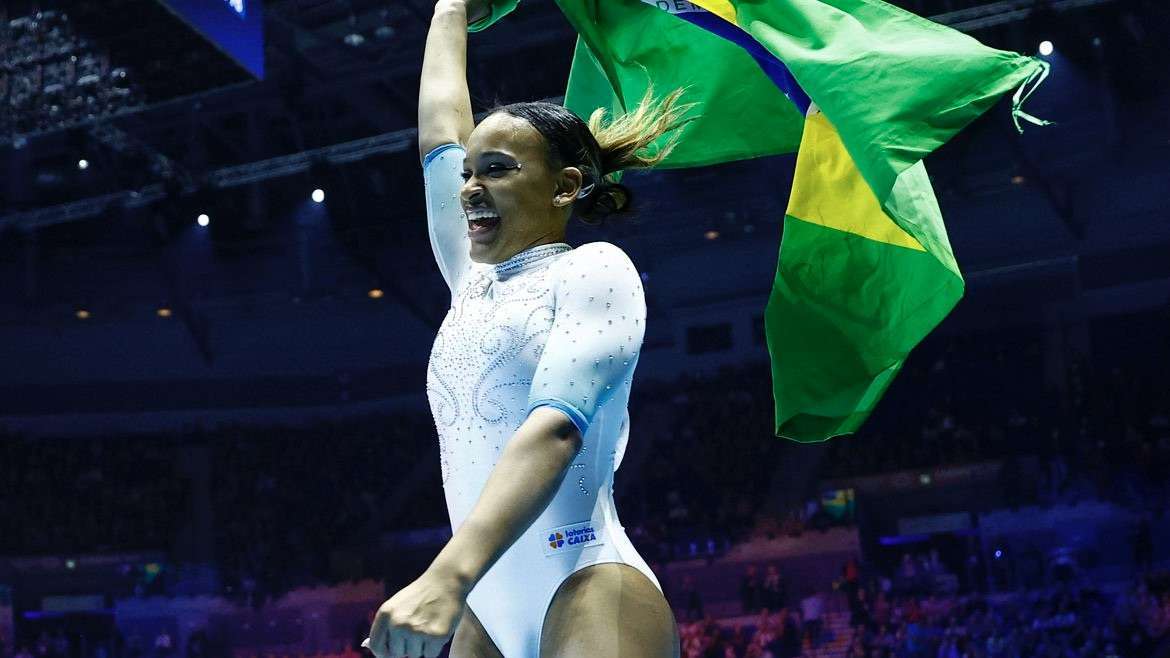 Rebeca Andrade conquista medalha de prata nas barras assimétricas na Copa do Mundo
