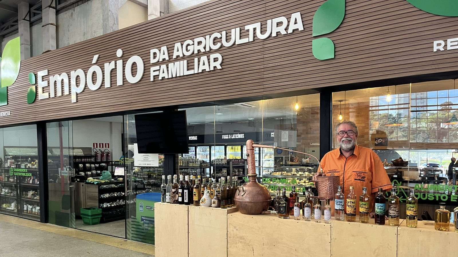Salvador: Empório da agricultura familiar apresenta cachaças e drinks diferenciados no mercado do Rio Vermelho.