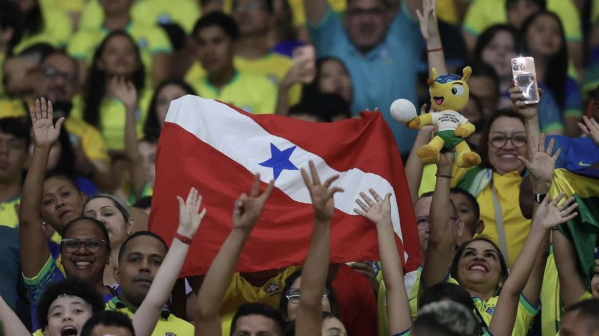 Festa paraense e recorde de Neymar marcam estreia de Diniz na Seleção.