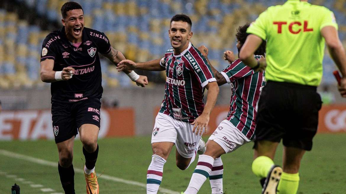 Fluminense vence Cruzeiro com golaço de falta de Leo Fernández.