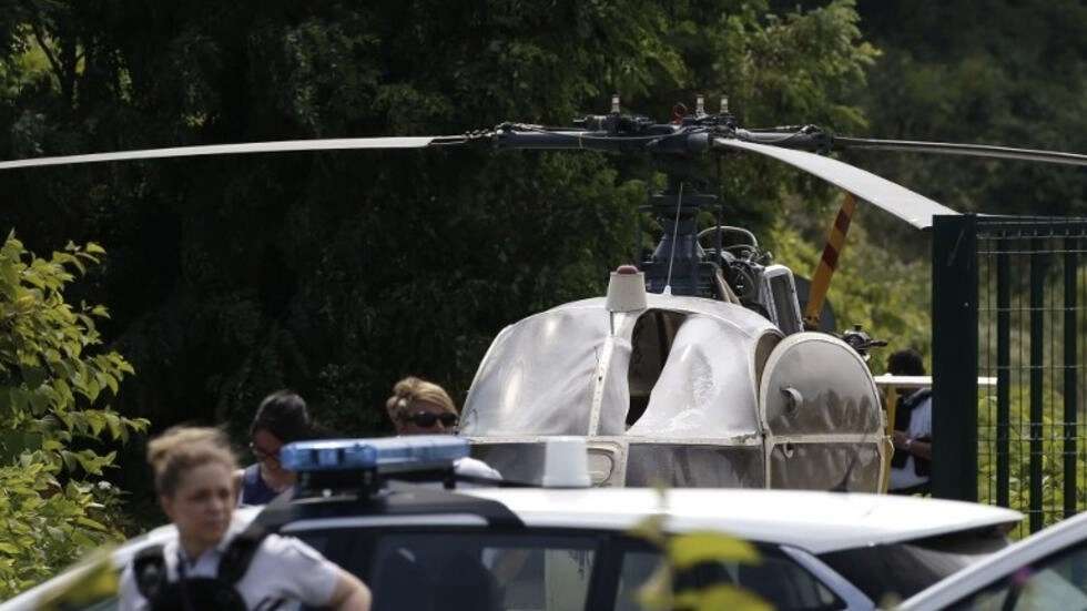 Ladrão Rédoine Faïd enfrenta julgamento por fuga de prisão em helicóptero.