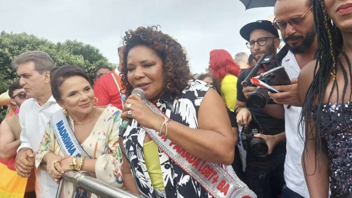 20ª Parada do Orgulho LGBT+ da Bahia: Ministra Margareth Menezes coroada madrinha em evento histórico