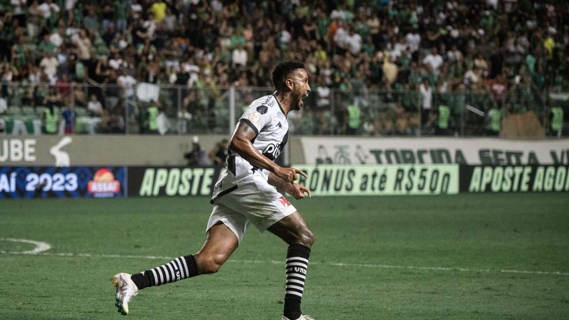 Vasco derrota América-MG para sair da zona do rebaixamento.