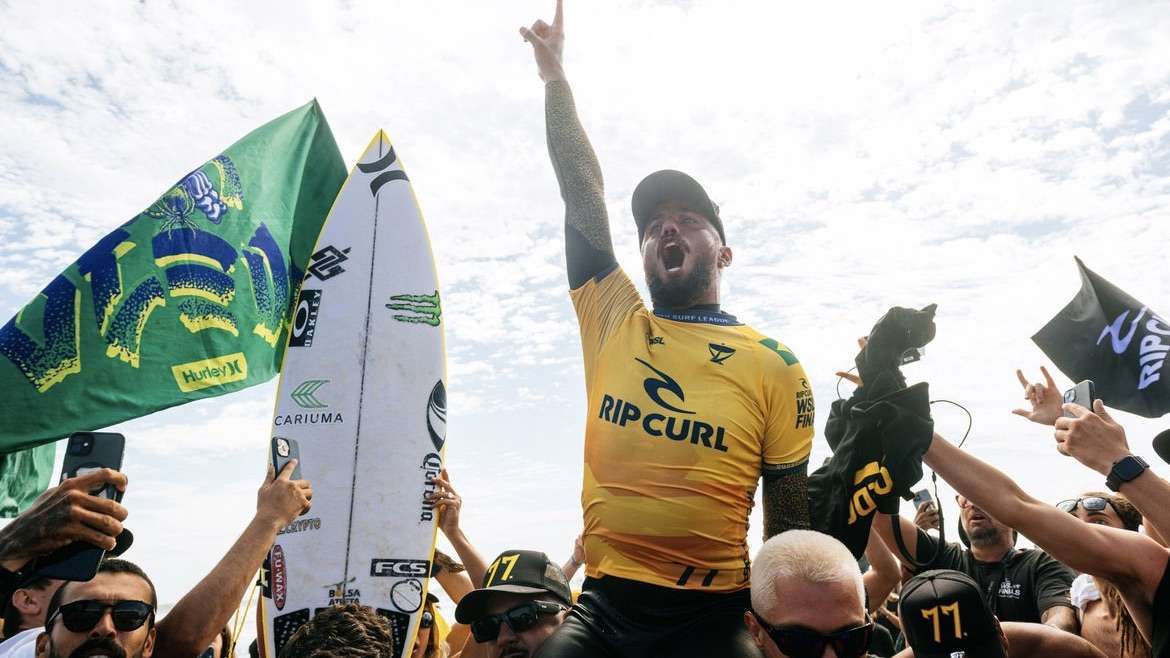 Filipinho Conquista Bicampeonato Mundial de Surfe, Mantendo o Domínio Brasileiro.