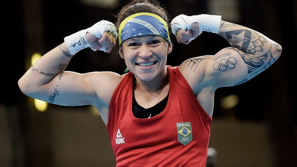 "Bia Ferreira brilha no Pan: Nocaute, bronze e vaga em Paris 2024".