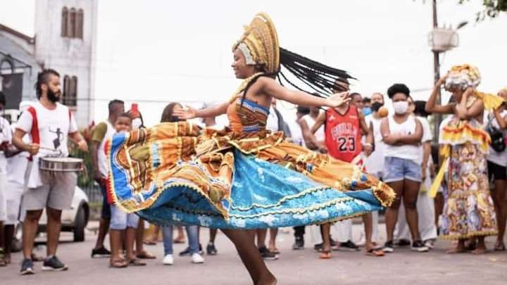 Projeto 'Danças Negras e Periferia' fortalece identidade cultural nas comunidades de Salvador.