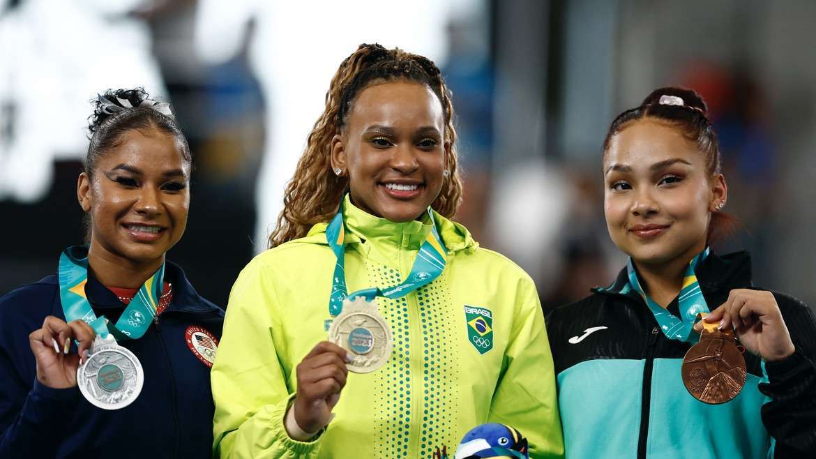 Rebeca Andrade brilha e conquista medalha de ouro no salto sobre a mesa no Pan-Americano.