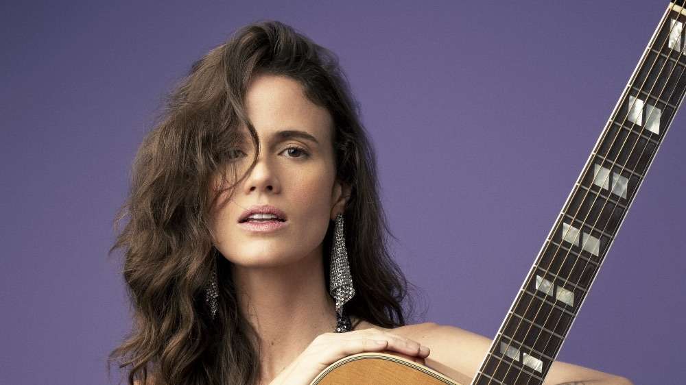 Ana Cañas emociona Salvador com homenagem a Belchior