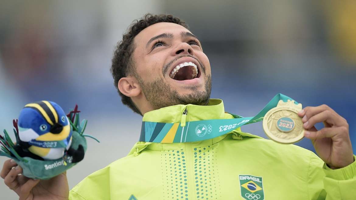 Brasil conquista ouro no skate street e seis medalhas na natação nos Pan-Americanos de Santiago