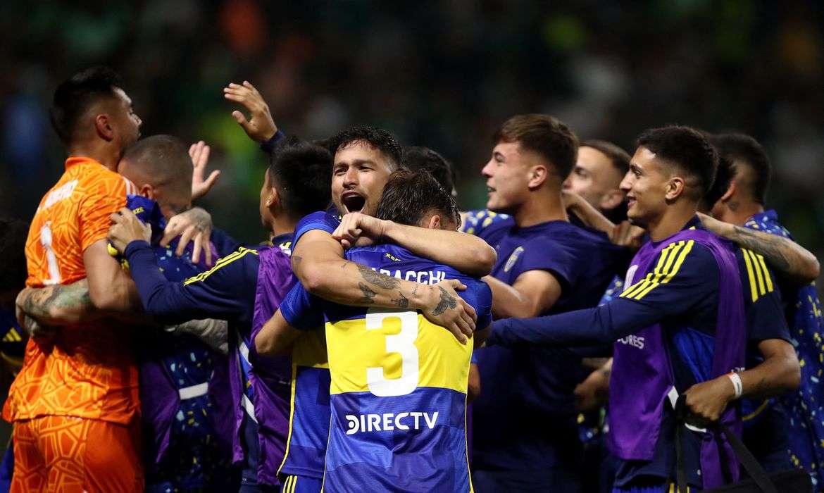 Boca Juniors vence Palmeiras nos pênaltis e disputará final da Libertadores com o Fluminense.