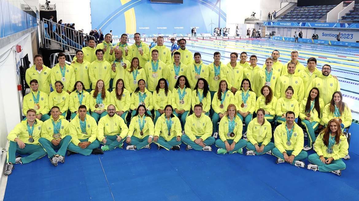“Natação brasileira brilha no Pan-Americano de Santiago com 25 medalhas enquanto Jucielen Romeu garante vaga em Paris 2024”