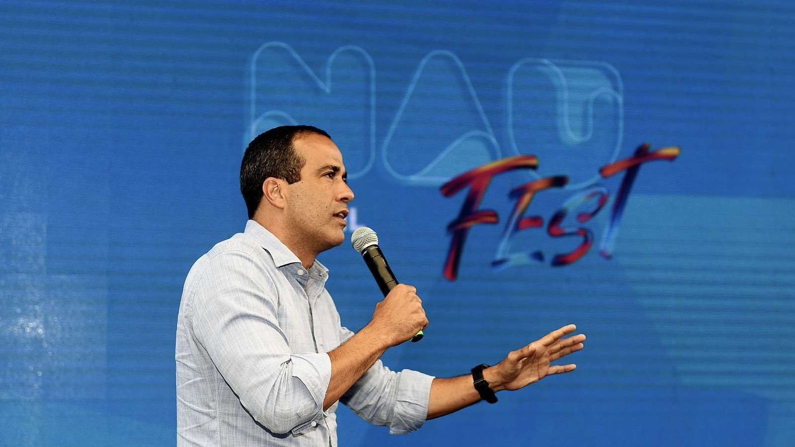 "Prefeito de Salvador Anuncia Ações para o Público Jovem na Abertura do NAU Fest na Arena Fonte Nova".