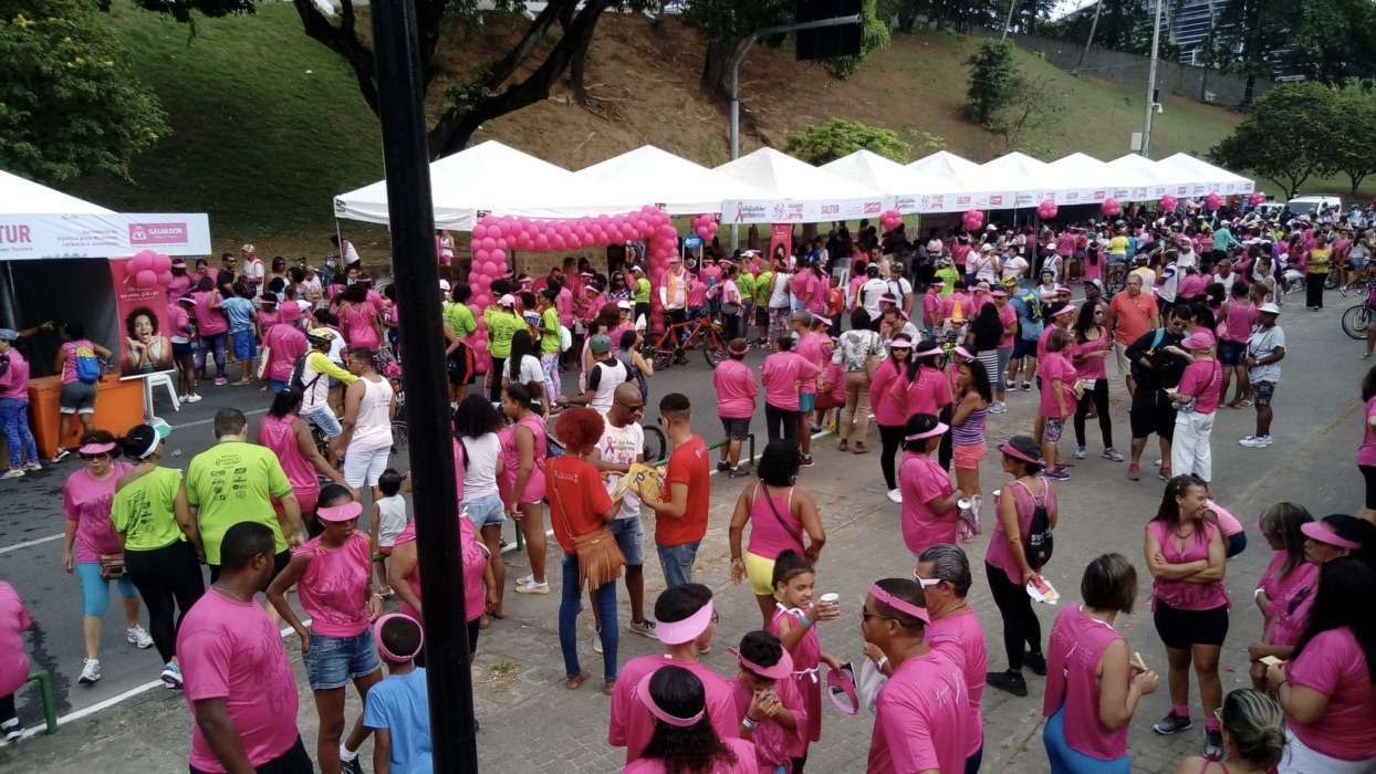 “Pedal Rosa em Salvador: Ciclistas se unem para conscientização do câncer de mama”