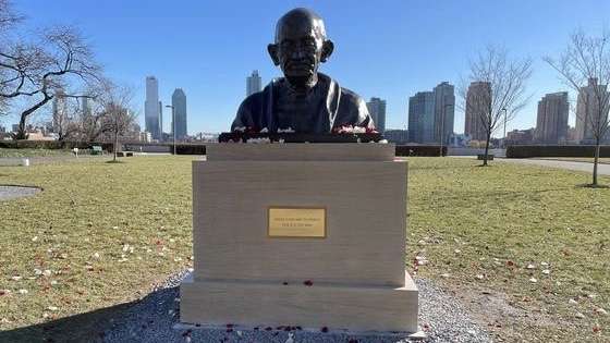 Busto de Mahatma Gandhi na sede da ONU em Nova York.