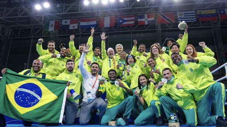 Boxe brasileiro brilha no Pan de Santiago com quatro ouros e melhor campanha da história.