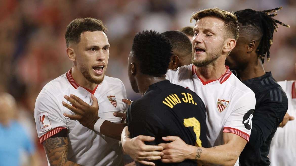 Sevilla age contra racismo e xenofobia e expulsa torcedor em jogo contra o real Madrid.