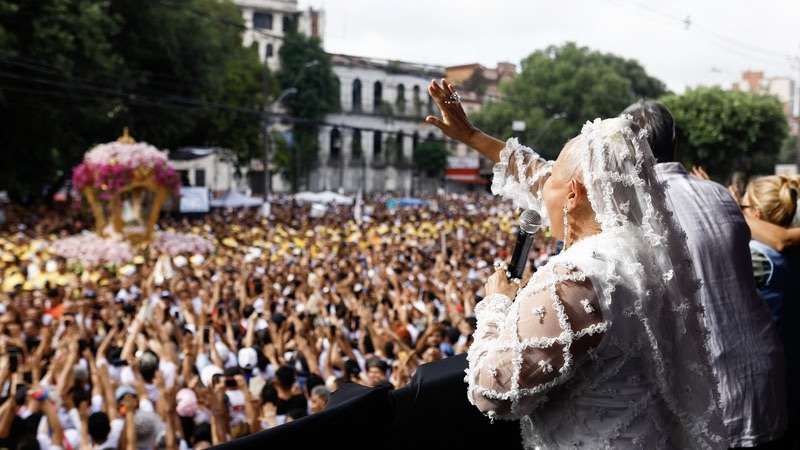 Varanda de Nazaré: Fafá de Belém e famosos se emocionam com a passagem do Círio de Nazaré
