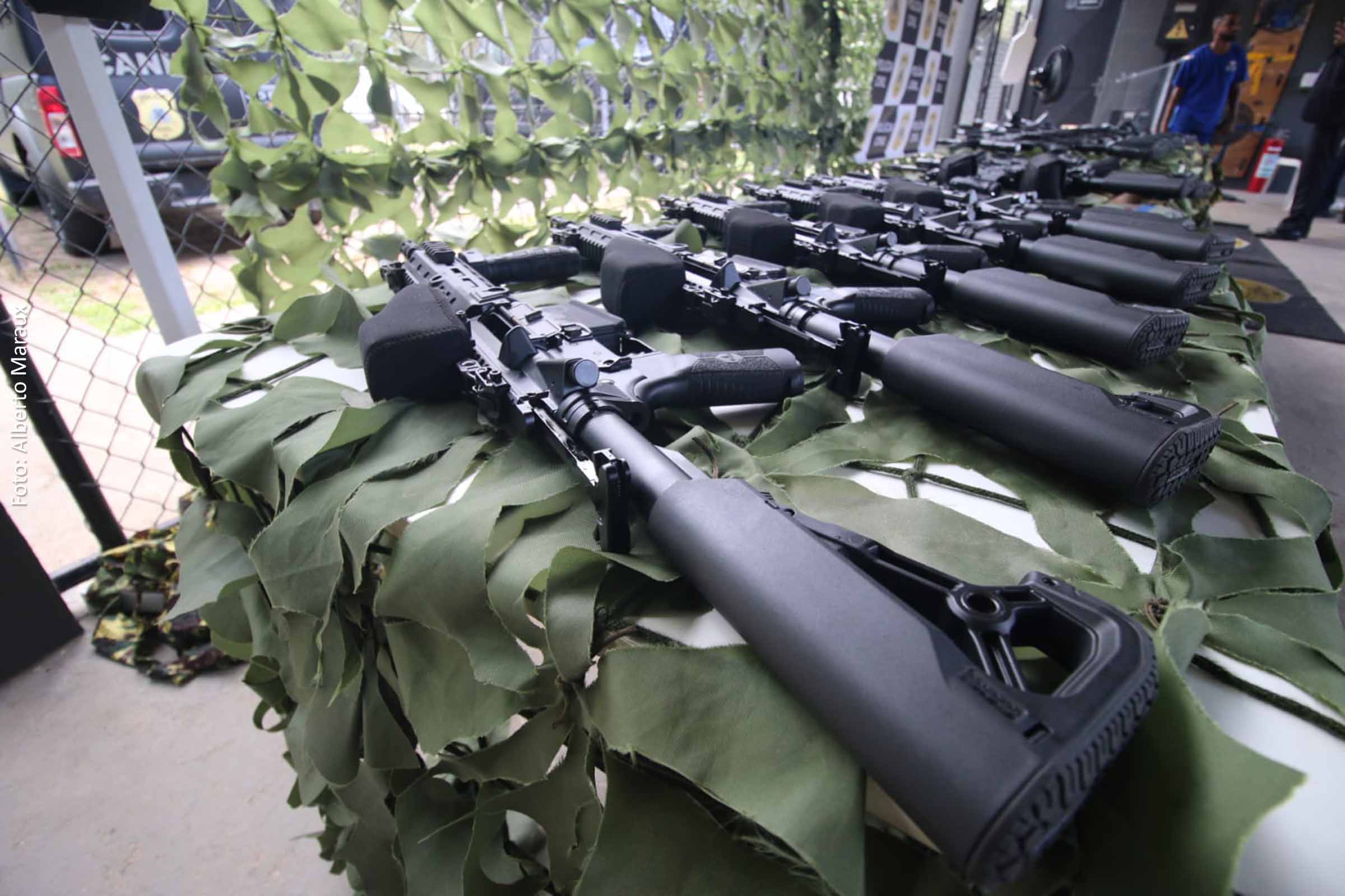 Governo Jerônimo investe R$ 6,6 milhões para reforçar armamento da Polícia Civil e DPT e R$ 11,4 milhões para a PM da Bahia