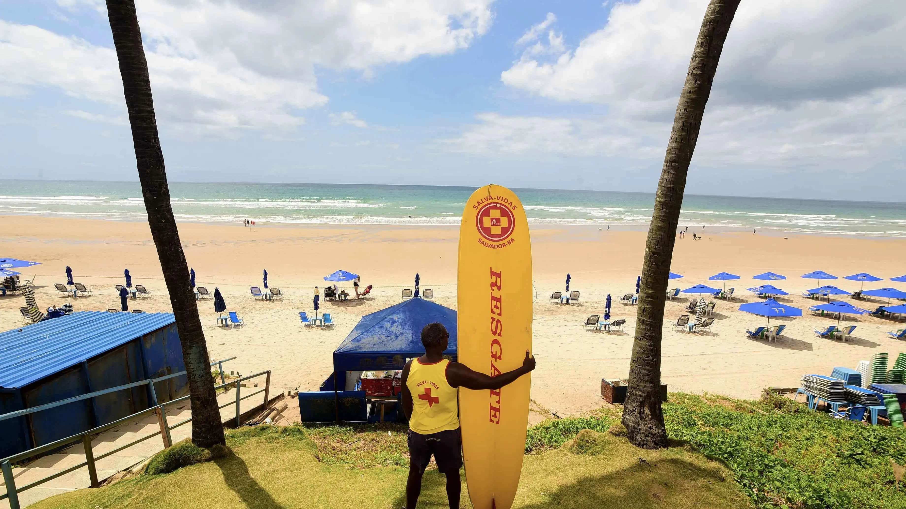 Salvamar reforça cuidados após frente fria: Atenção redobrada nas praias de Salvador.