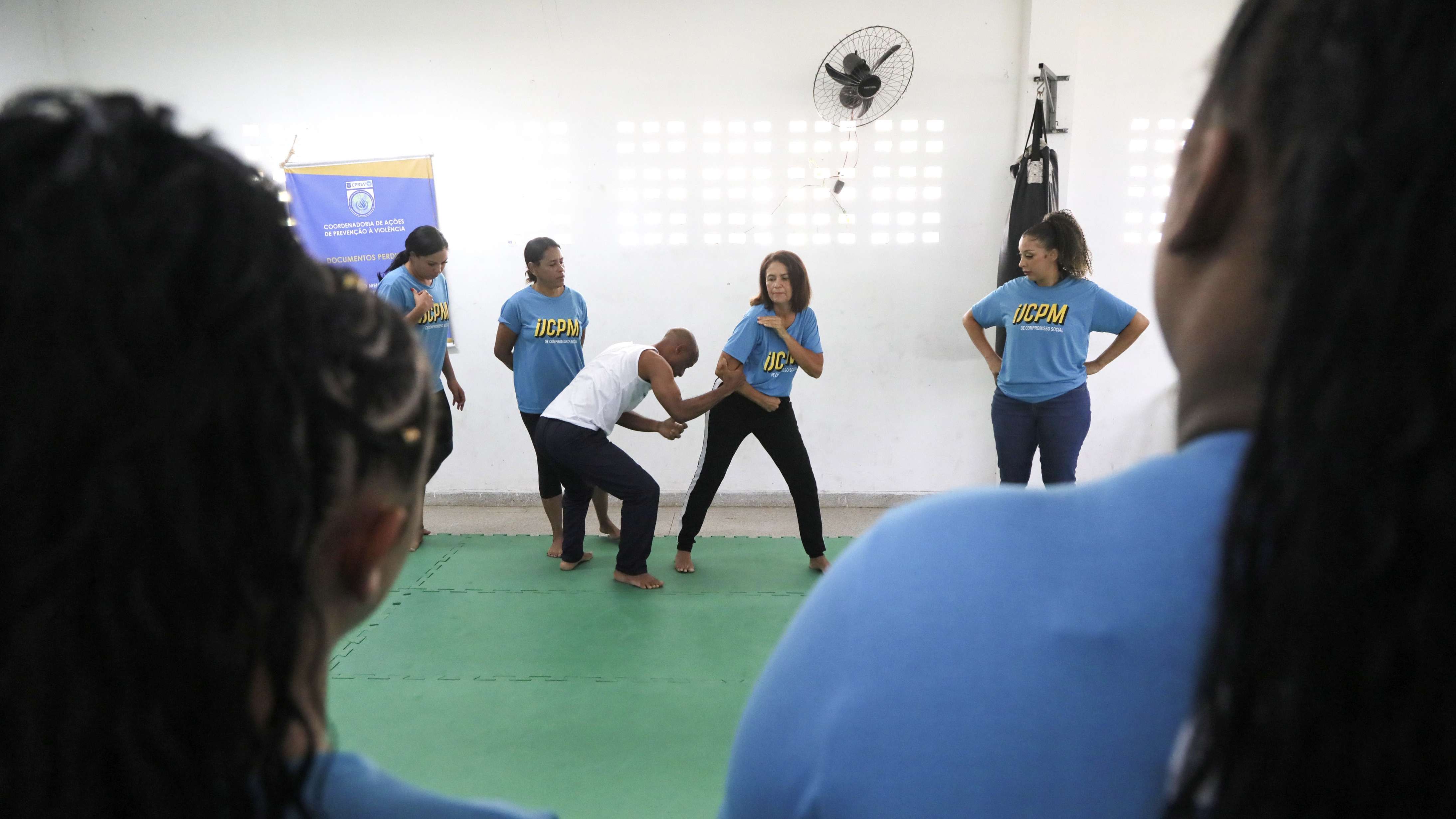 Mulheres recebem certificação em curso de defesa pessoal da Guarda Municipal de Salvador